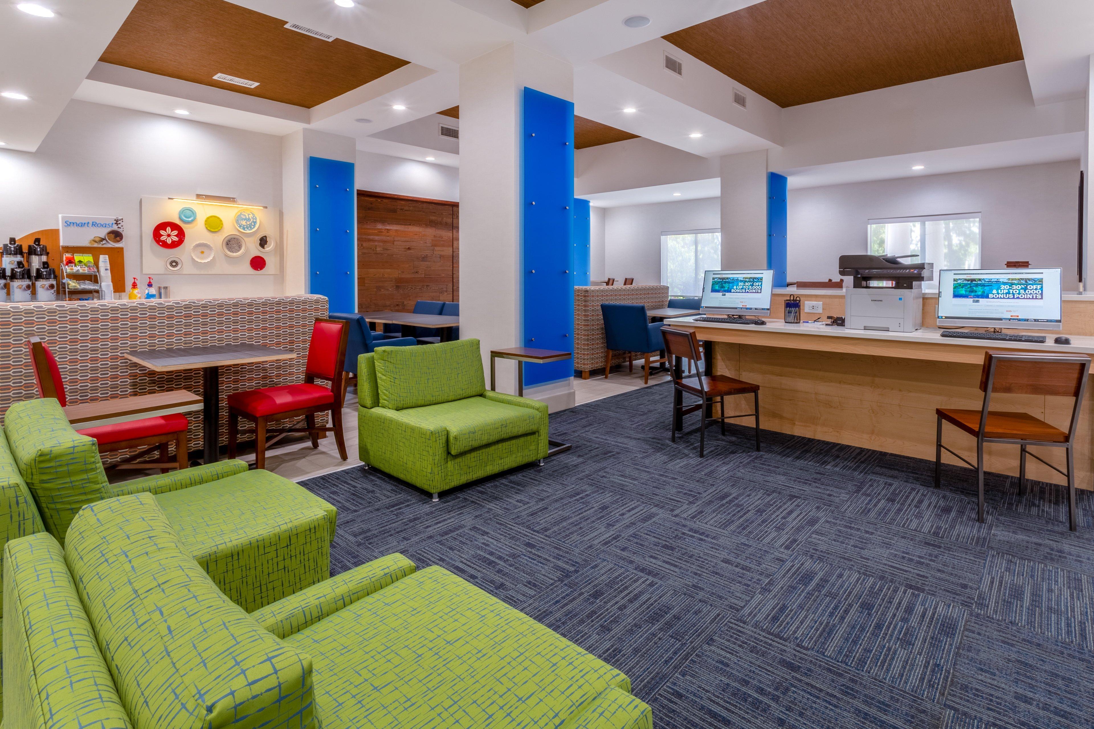 Holiday Inn Express Arrowood By Ihg Charlotte Exterior photo