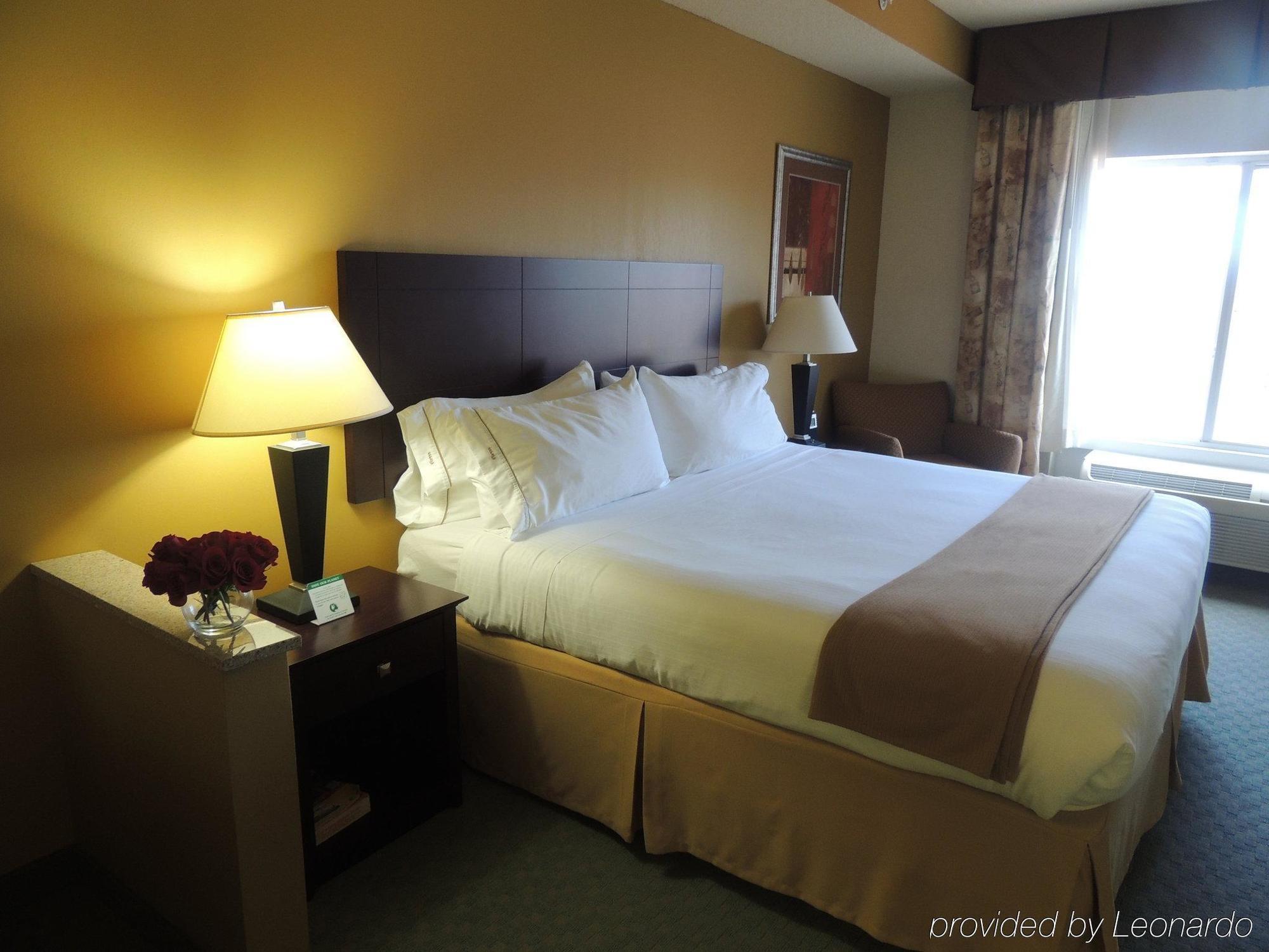 Holiday Inn Express Arrowood By Ihg Charlotte Exterior photo
