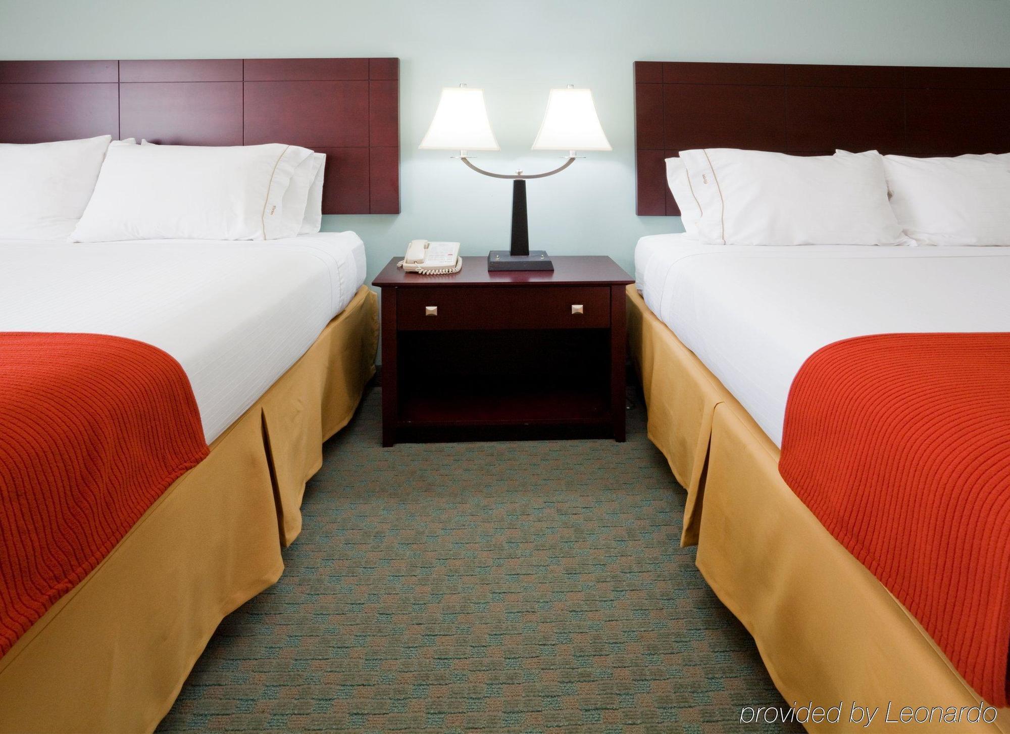 Holiday Inn Express Arrowood By Ihg Charlotte Exterior photo