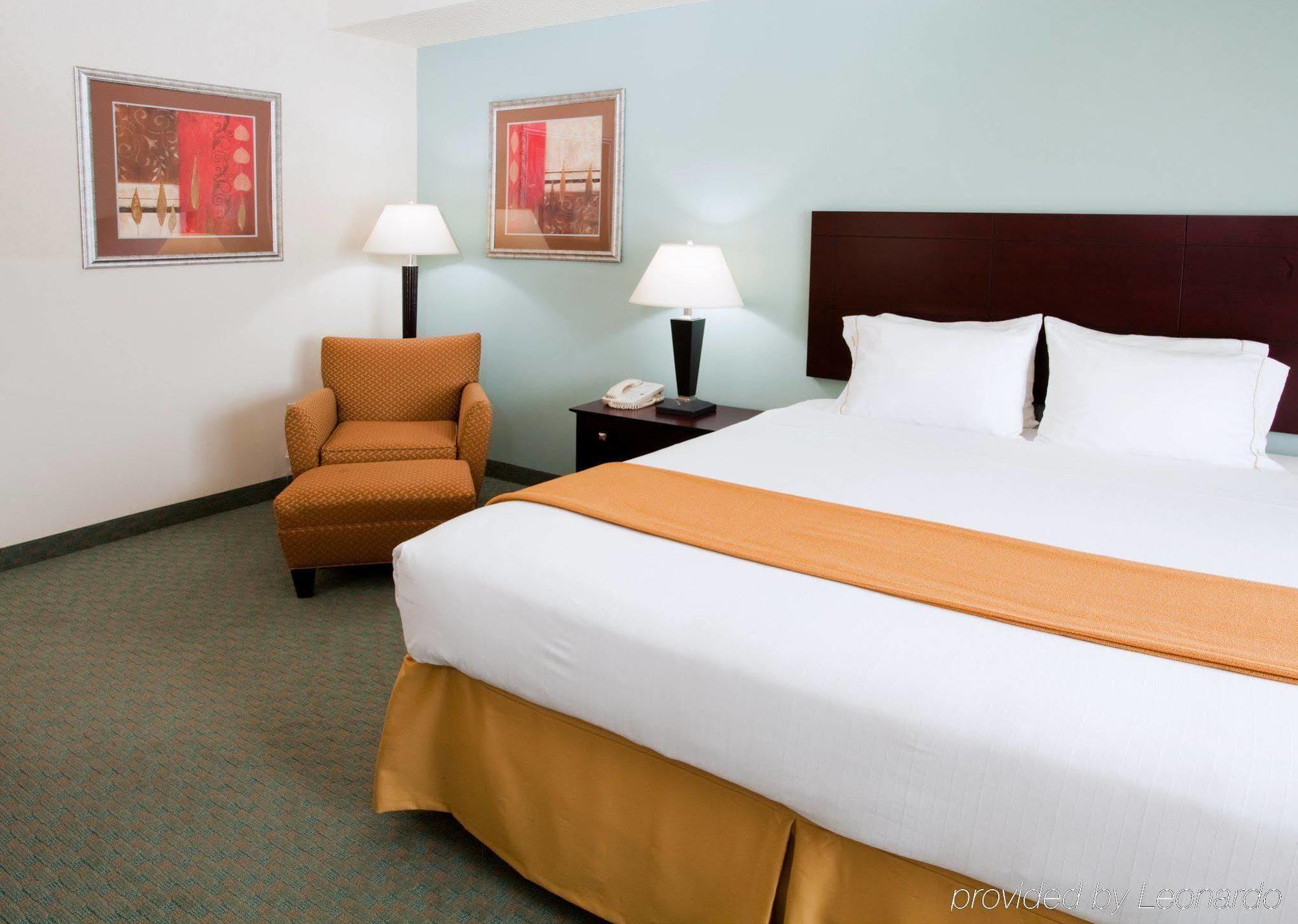 Holiday Inn Express Arrowood By Ihg Charlotte Exterior photo