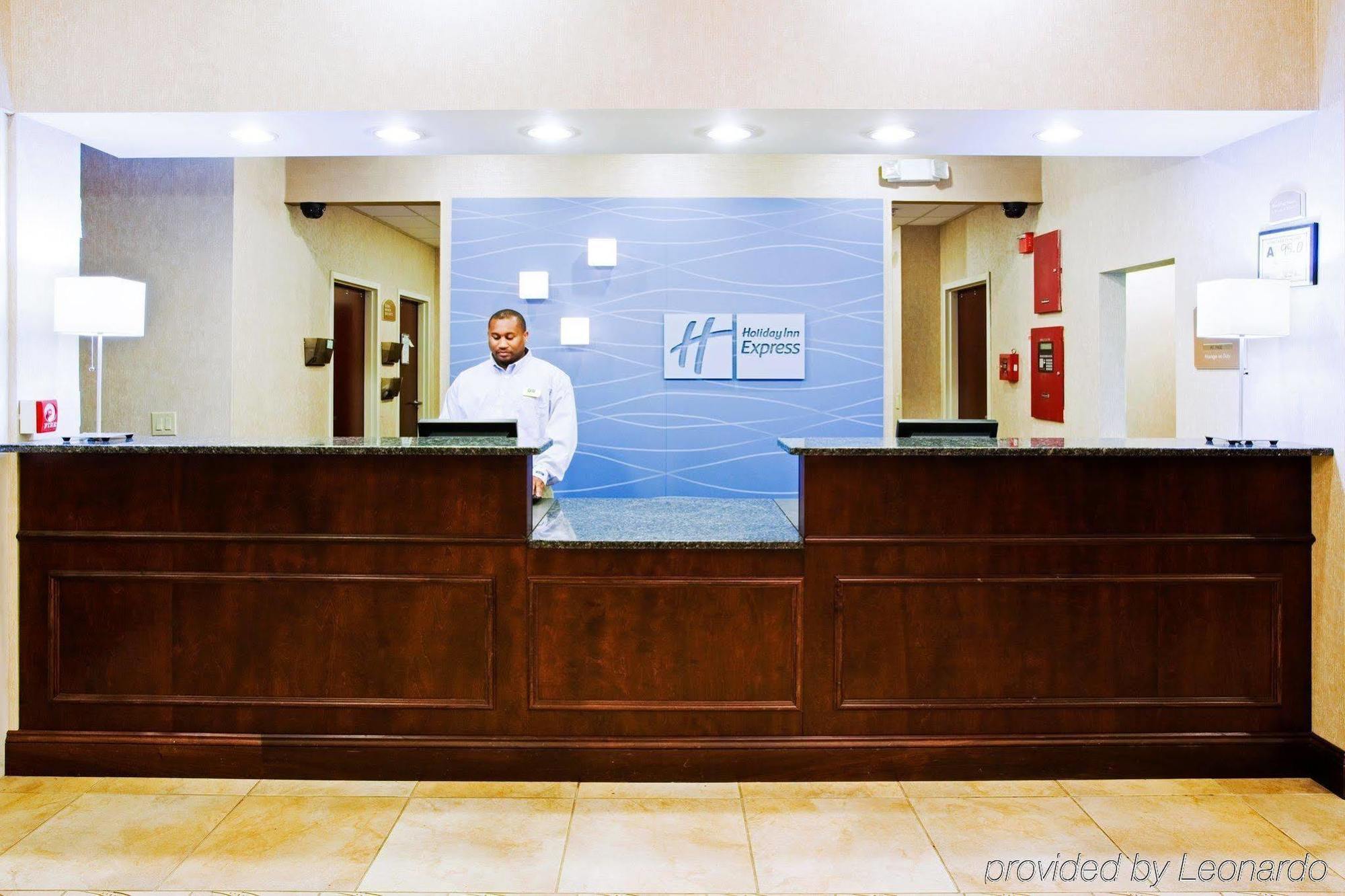 Holiday Inn Express Arrowood By Ihg Charlotte Interior photo