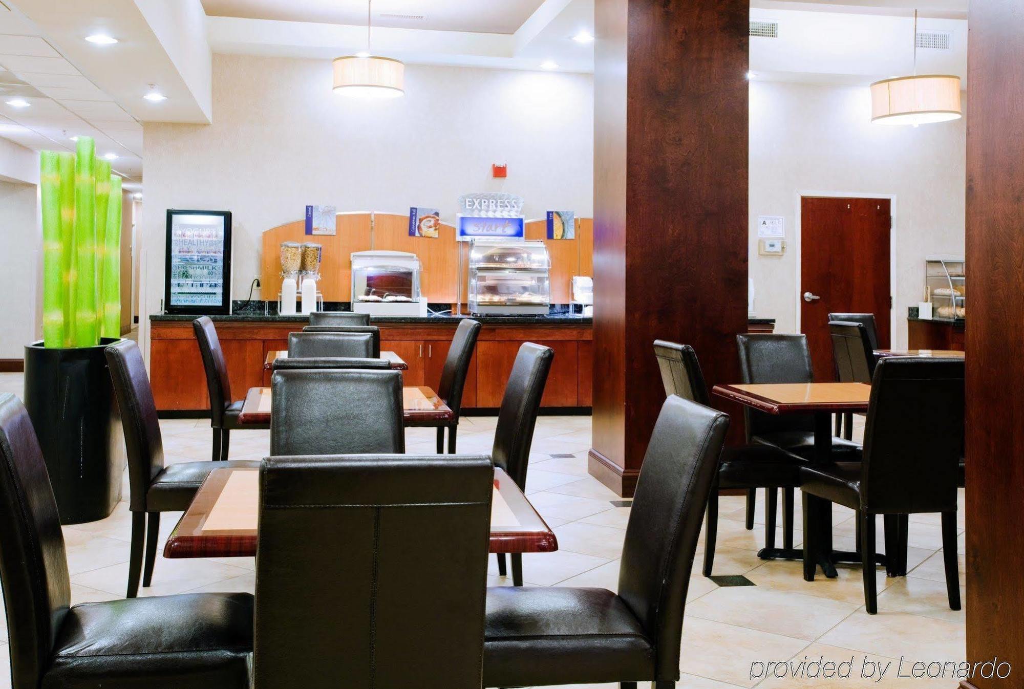 Holiday Inn Express Arrowood By Ihg Charlotte Exterior photo